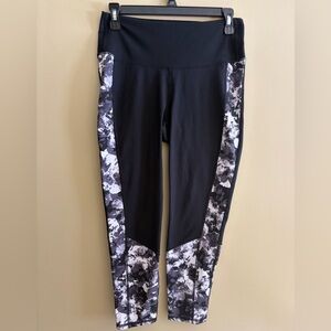 GAP fit Black and White Patterned Leggings